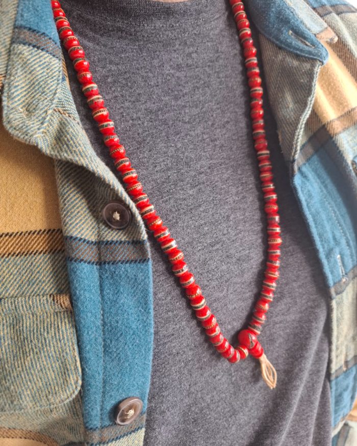 Japa Mala  color Rubi de Cuentas de Hueso Incrustadas – Meditación y Energía Espiritual
