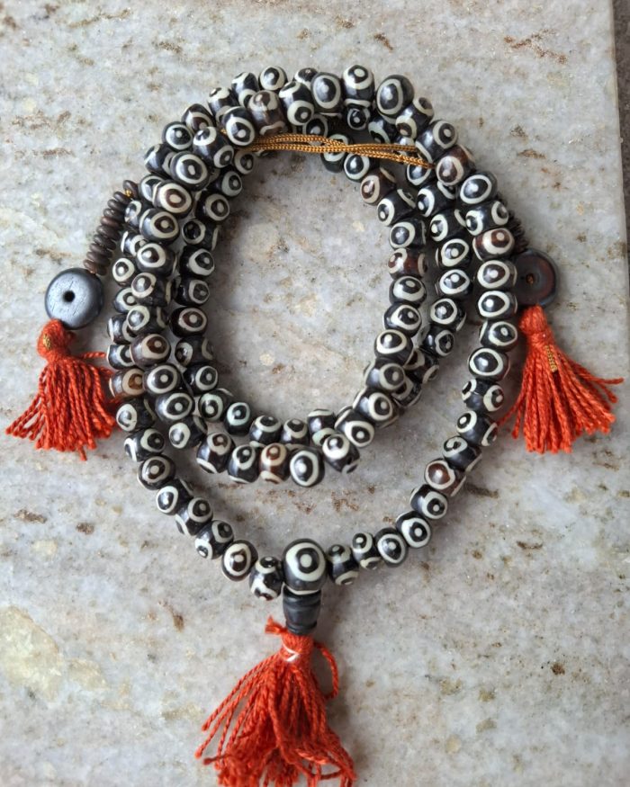 Japa Mala de Hueso Oscuro con Cuentas Ojo "Dzi" – Japa Mala Tibetano de 108 Cuentas