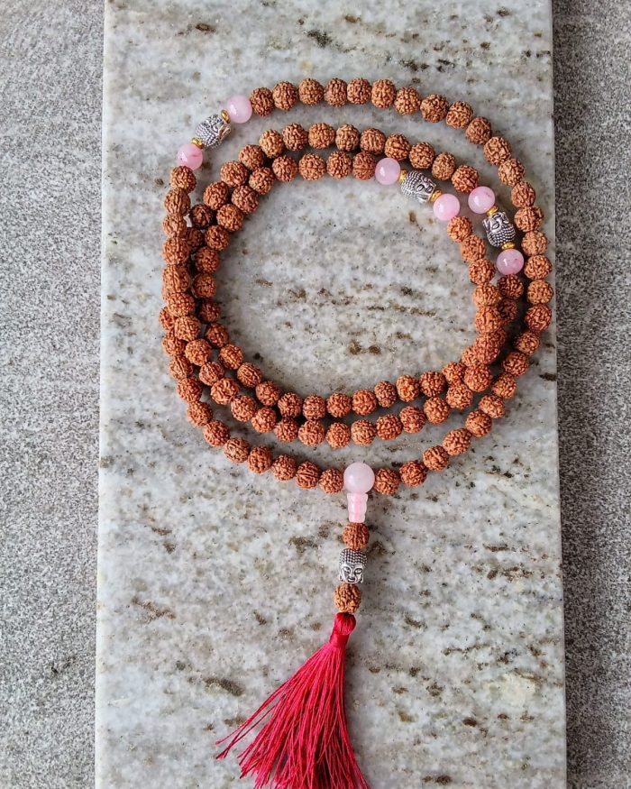 Mala de Rudraksha y Cuarzo Rosa con Dije de Buda