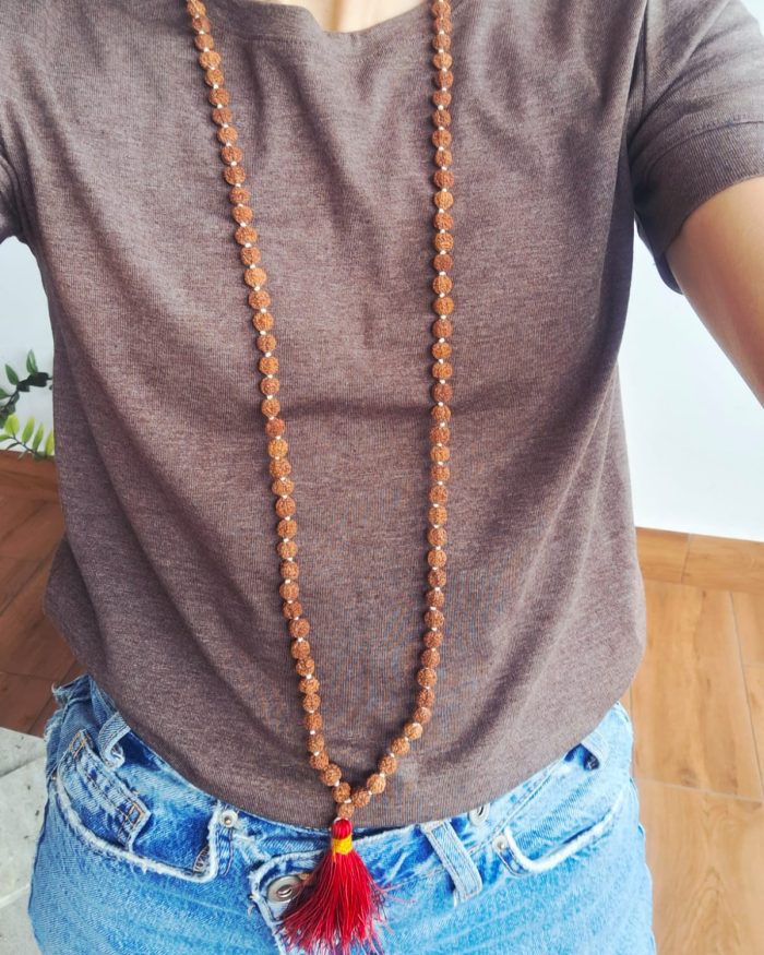 Mala de Rudraksha Anudado a Mano – 108 Cuentas