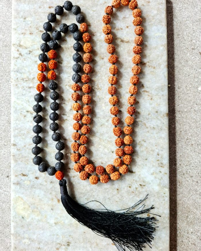 Japa Mala Anudada de Lava Volcánica y Semillas de Rudraksha – Energía, Meditación y Conexión Espiritual