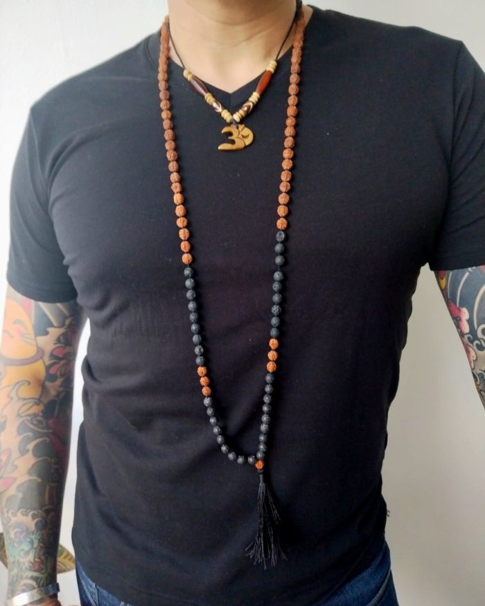 Japa Mala Anudada de Lava Volcánica y Semillas de Rudraksha – Energía, Meditación y Conexión Espiritual