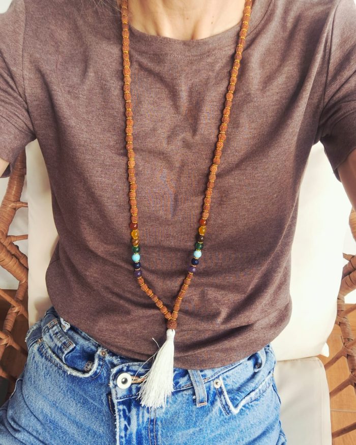 Mala 7 Chakras con Rudraksha 108 Cuentas y tessel blanco - Sanación Energética