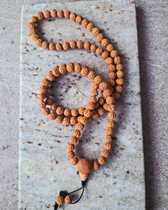 Mala Tibetano de Semillas de Rudraksha – Auténtico y Artesanal