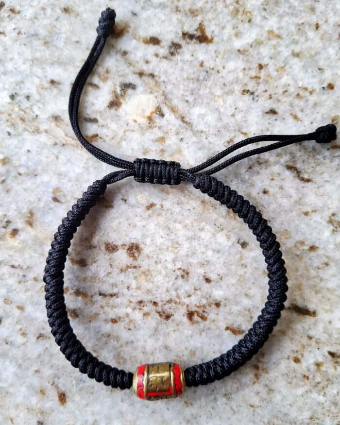Pulsera Tibetana Trenzada con Mantra "Om Mani Padme Hum" – Compasión y Protección Espiritual