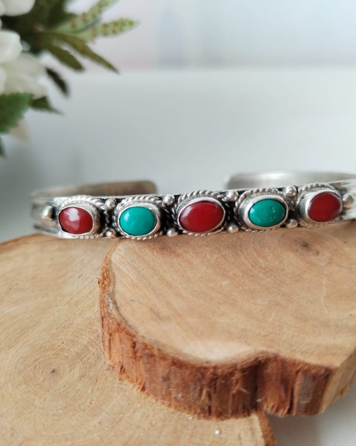 Pulsera de Siete Piedras Artesanal – Hecha a Mano en Nepal